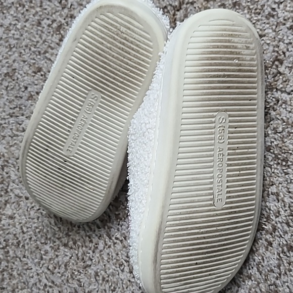 🎯Aeropostale Fluffy Flower Slippers with Smiley Face. 🎯5 for $25🎯 - Picture 4 of 4